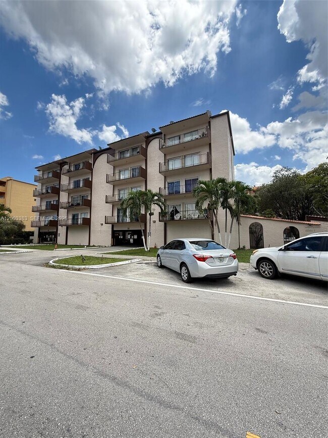 Building Photo - 1950 W 54th St