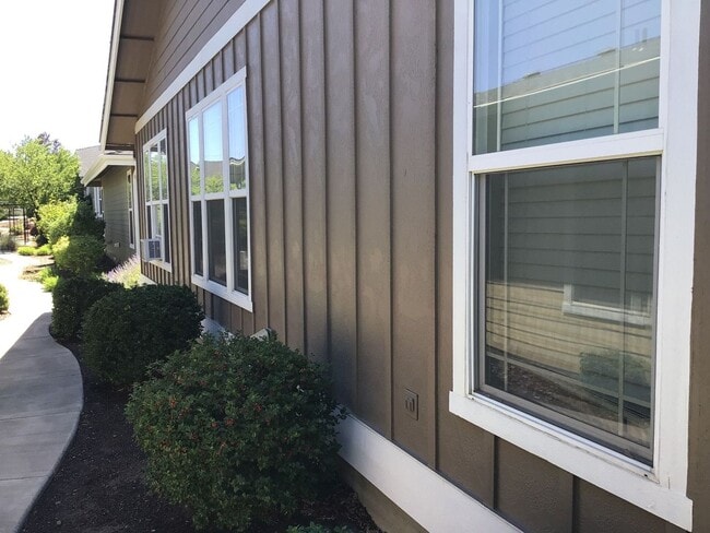 Building Photo - ra1052