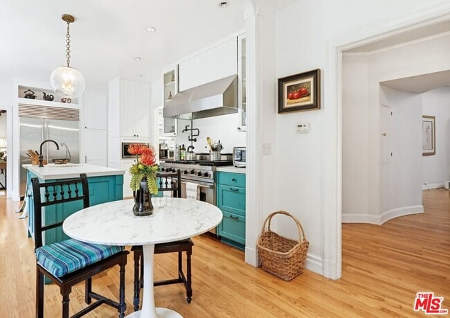 Building Photo - 516 S Rimpau Blvd