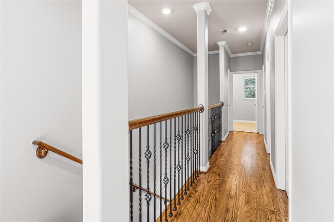 Building Photo - 112 White Dr