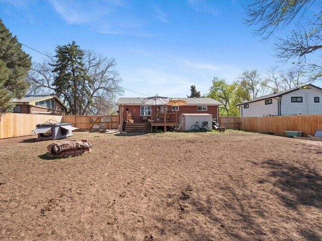 Building Photo - Spacious 5-Bedroom Ranch Backing to the High Line Canal in Littleton