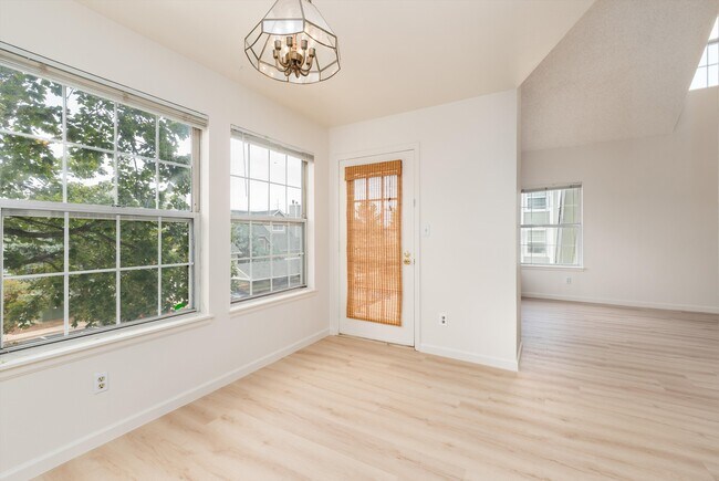 Building Photo - 6775 S Ivy St