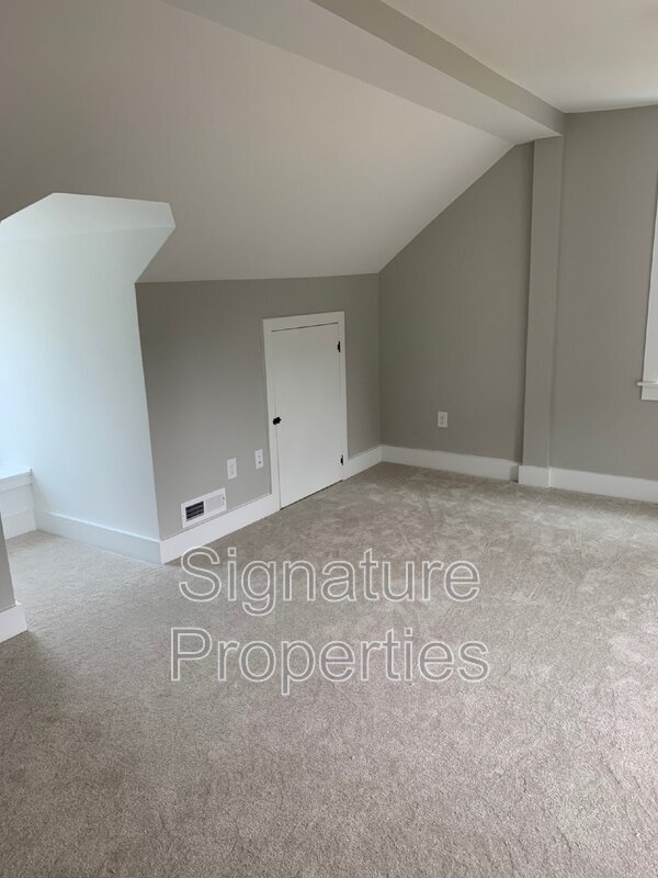 Building Photo - 6112 Ellis Ave
