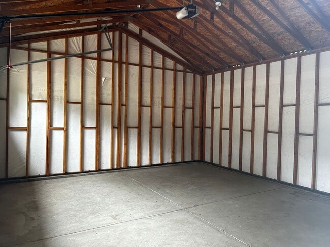 Building Photo - 2bd/2ba house with a garage available on Pismo Street.