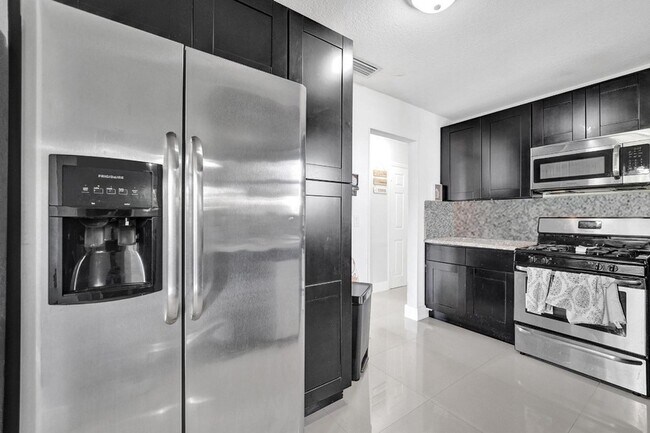 Building Photo - 3322 McKinley St