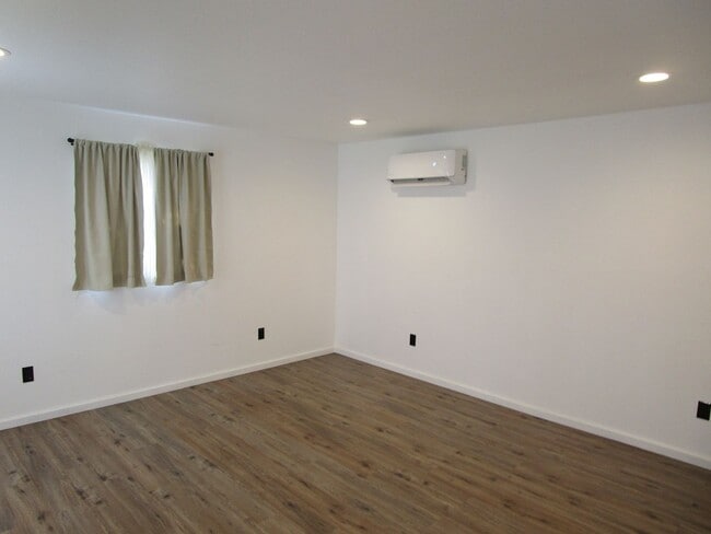 Building Photo - Manufactured Home and ADU on Lower End of Juniper Canyon - Available Now!