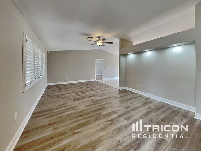 Building Photo - 26352 Barbinos Dr