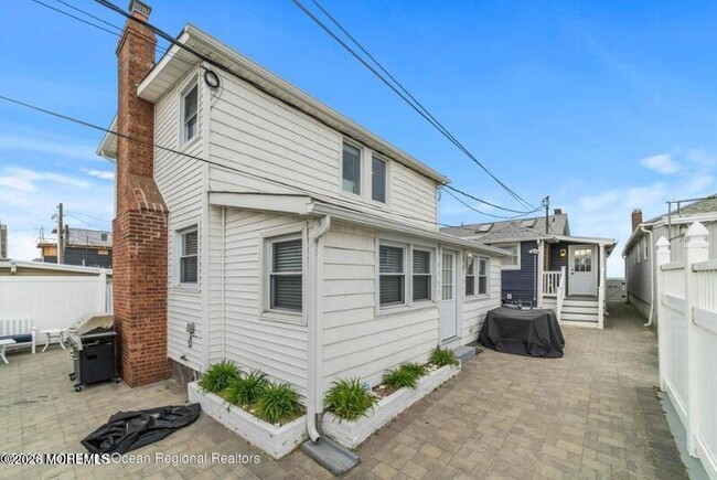 Building Photo - 171 Beach Front