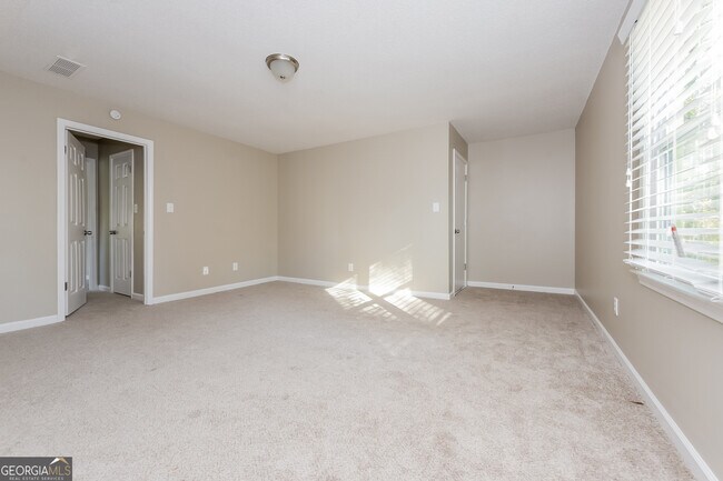 Building Photo - 65 Pine Tree Dr