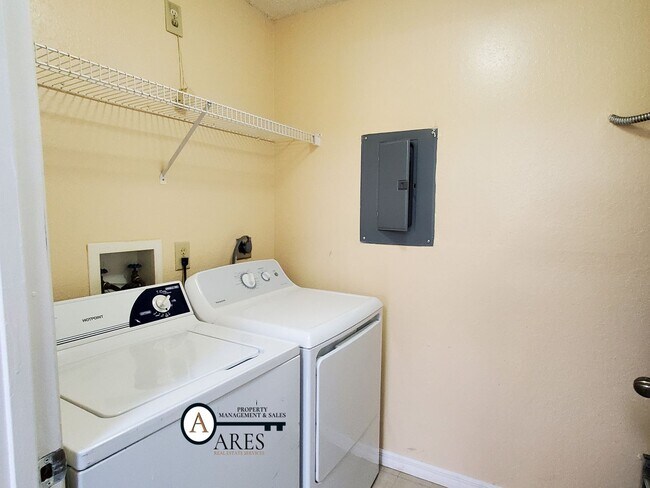 Building Photo - FOR RENT 2 BED 2 BATH CONDOMINIUM. AVAILABLE NOW.