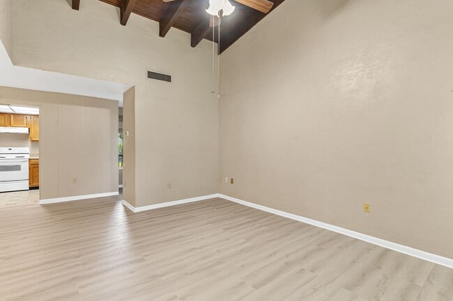 Building Photo - 2 bed 2 baths condo in Wildwood