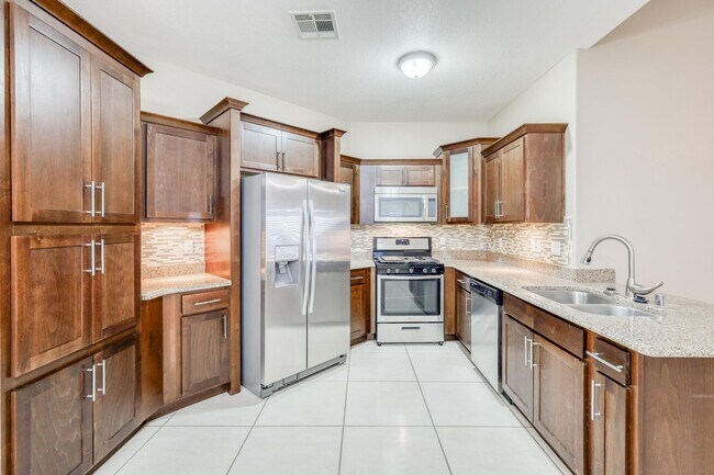 Building Photo - Beautiful 3 bed-2 baths home in 79911