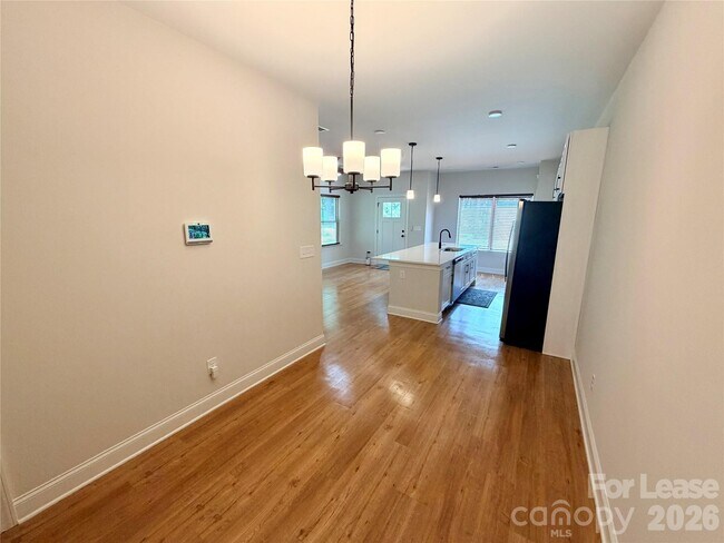 Building Photo - 525 N Linwood Ave