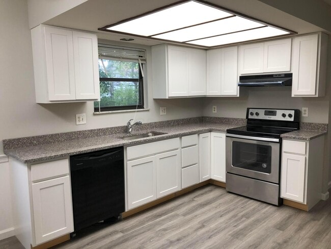 Building Photo - 669 W Main St