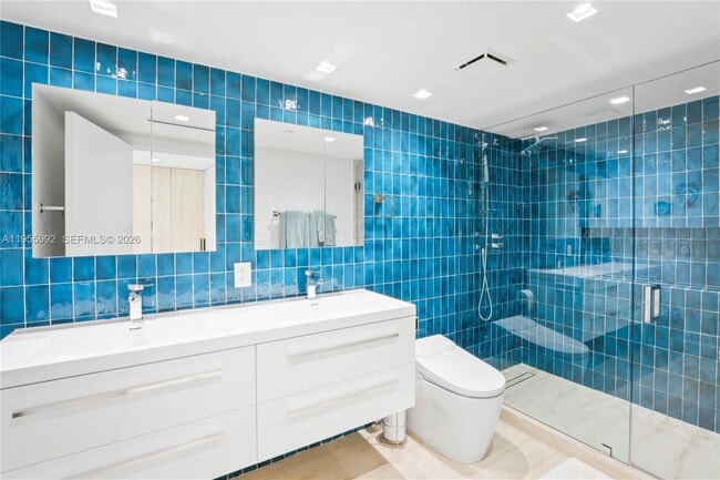 Building Photo - 2401 Collins Ave