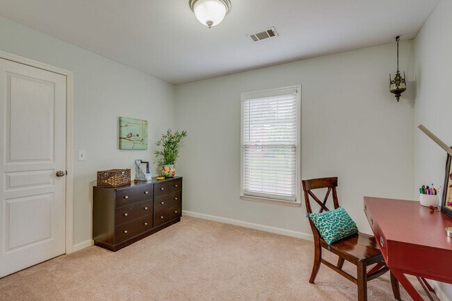 Building Photo - 511 Prince of Wales Ct