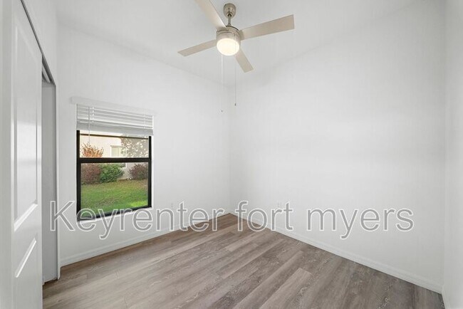 Building Photo - 26483 Sandhill Blvd