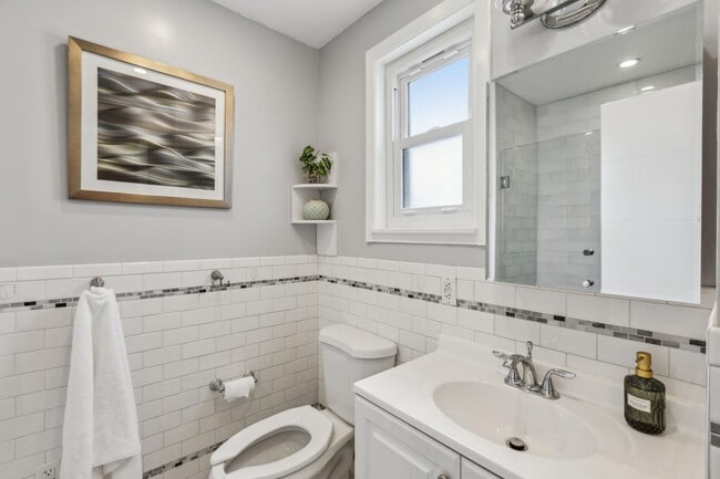 Building Photo - Daly City - Easy Commute Single Family Hom...