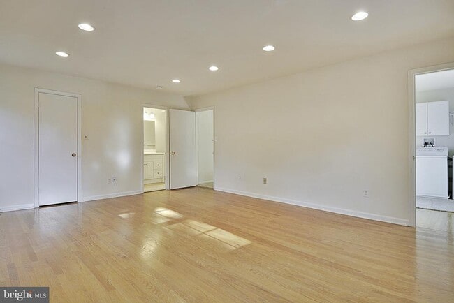 Building Photo - 10121 Donegal Ct