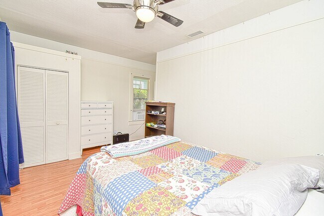 Building Photo - 7 Dupont Ln