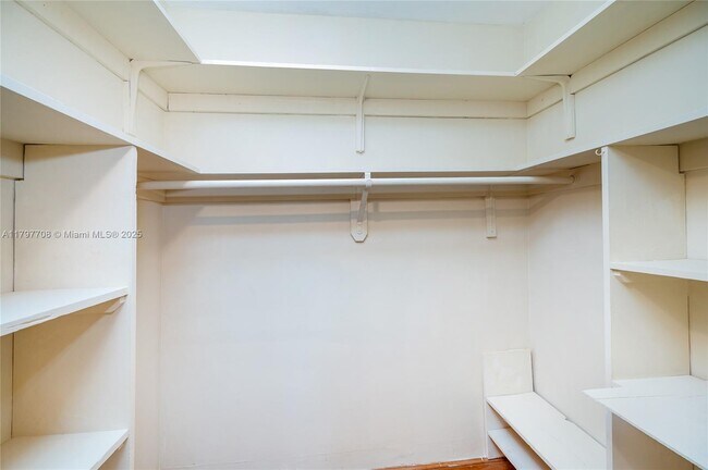 Building Photo - 301 Sunrise Dr