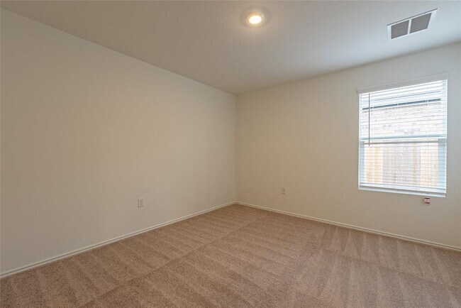 Building Photo - 200 Camargue Dr