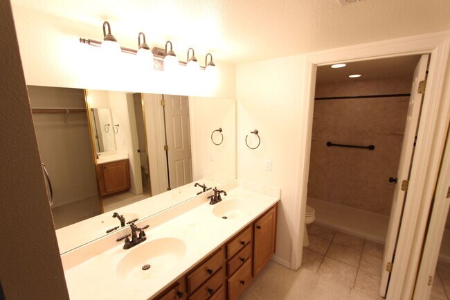 Building Photo - 3-Bedroom Condo in Ponderosa Trails | Backyard + Washer & Dryer