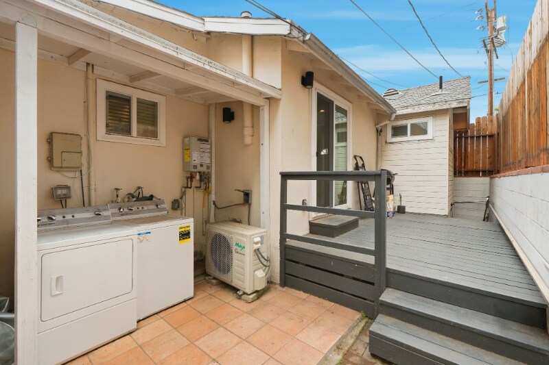 Building Photo - 5549 Fulcher Ave