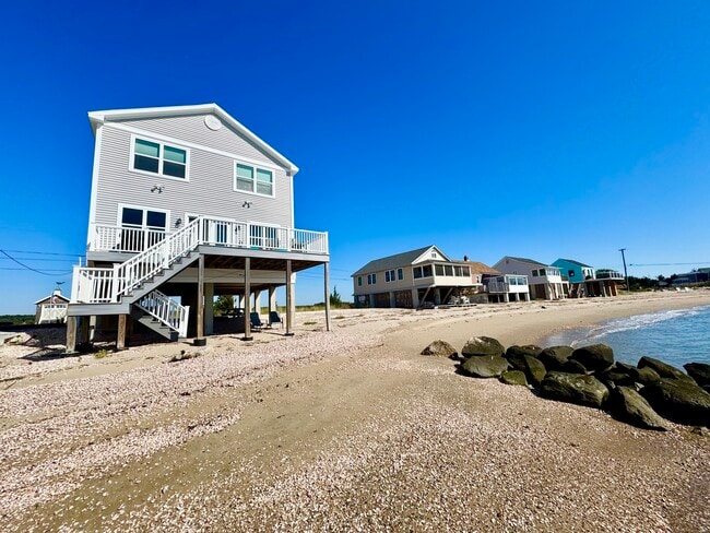 Building Photo - 39 Circle Beach Rd