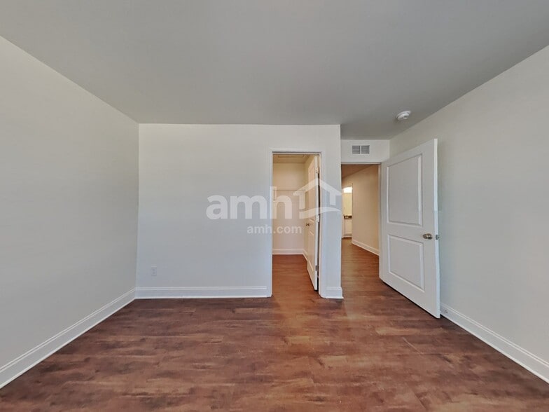 Building Photo - 161 Hazel Pk Dr