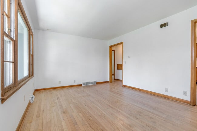 Building Photo - 4807 Camden Rd