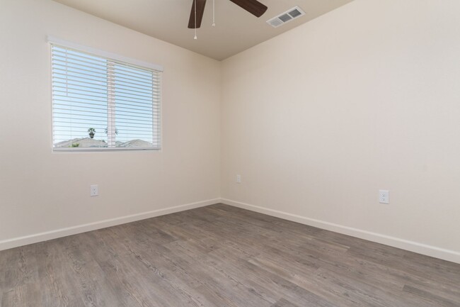 Building Photo - 2485 OAKMOUNT CIRCLE 3 BEDROOM 2 BATHROOM ...