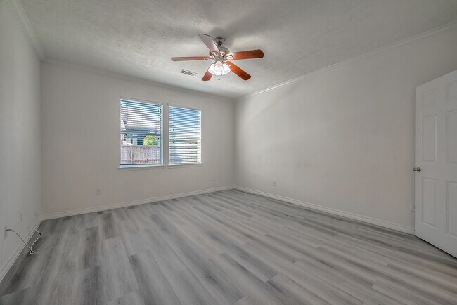 Building Photo - 520 West Fork