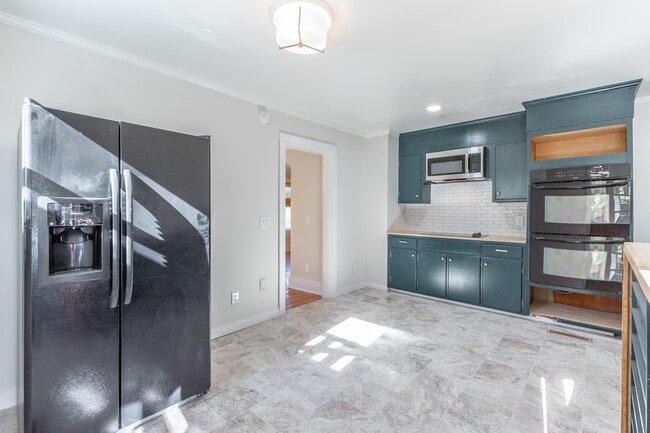 Building Photo - 516 Moonhollow Ln