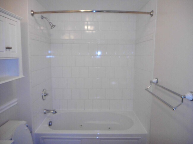 Building Photo - 608 Green St