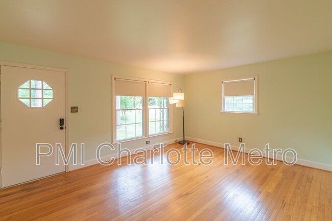 Building Photo - 1301 Pierson Dr