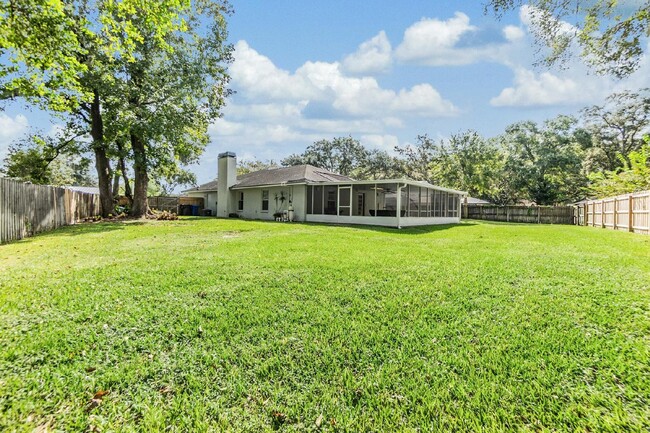 Building Photo - "Discover Spacious Elegance: 4-Bedroom Ret...