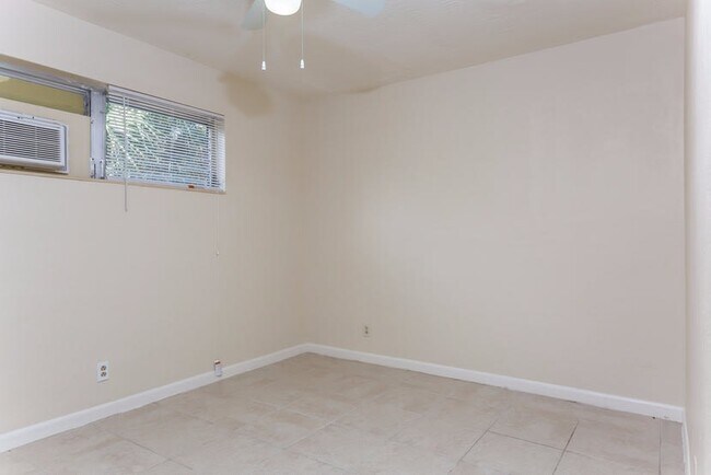 Building Photo - 1335 7th St