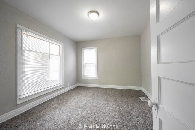 Building Photo - "Charming 3-Bedroom Duplex Haven on W 29th St – Spacious 1031 Sq Ft Gem in Indianapolis!"