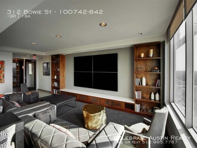 Building Photo - Rooftop Pool Overlooks Heart Of Austin