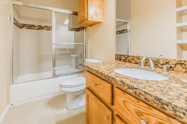 Building Photo - 16 N "E" St