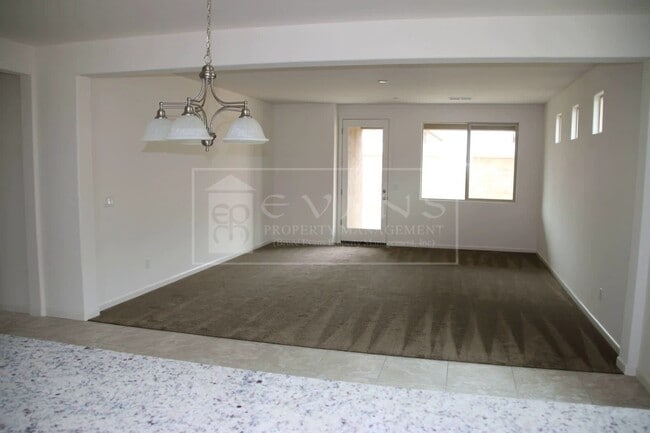 Building Photo - Beautiful Home for rent in Visalia, Ca