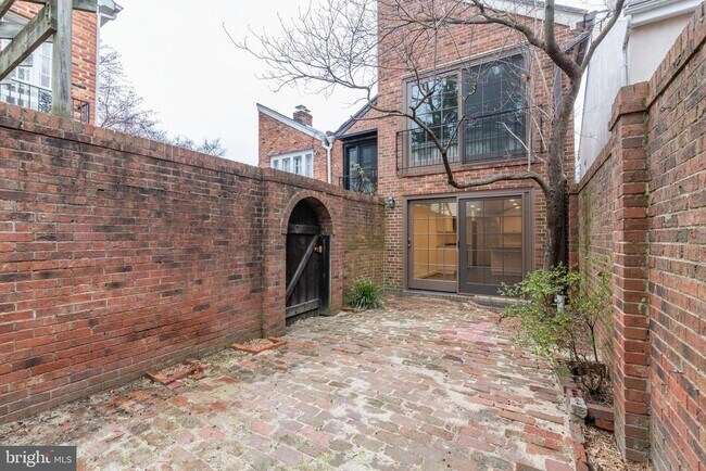Building Photo - 511 Wilkes St