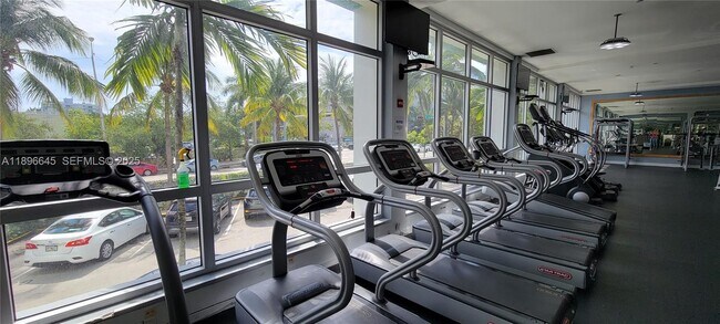 Building Photo - 1000 West Ave