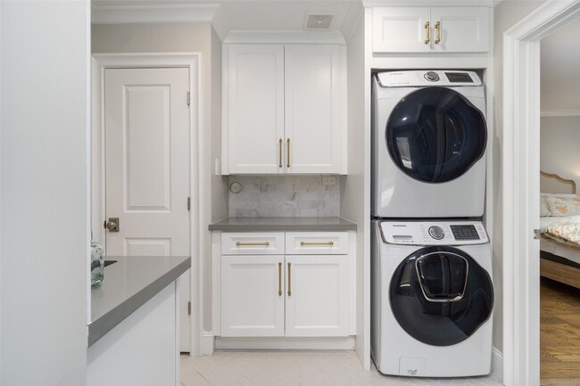 Building Photo - 815 Thornvine Ln