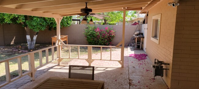 Building Photo - 8044 E Cambridge Ave