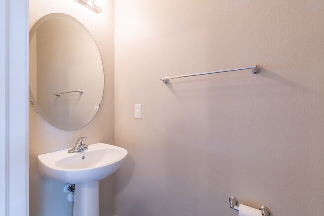 Building Photo - Fantastic Johnston Townhome Rental!