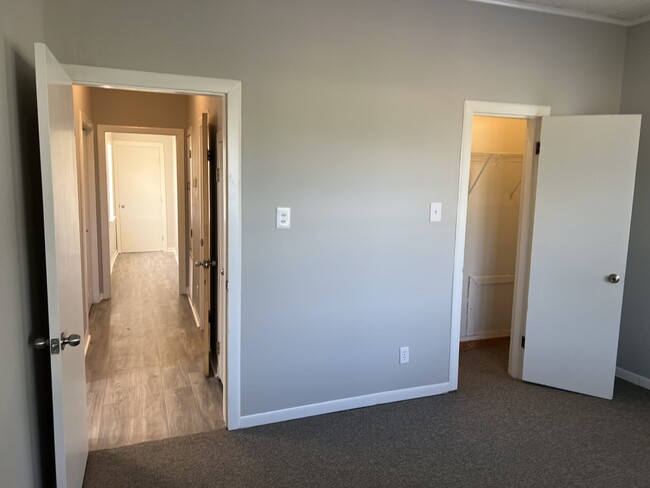 Building Photo - 900 NE Acc Rd