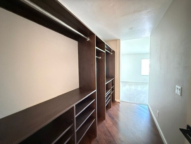 Building Photo - Spacious 3 Bedroom 3 Bath Condo with Garage in Desirable Highland Trails Community