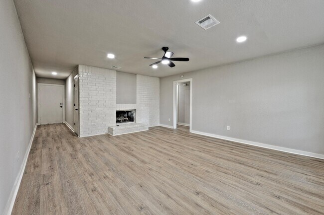 Building Photo - 4926 Adonis Dr